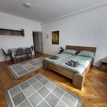 Downtown Studio Apartman Πετς Εξωτερικό φωτογραφία