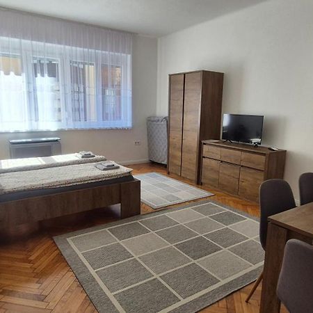 Downtown Studio Apartman Πετς Εξωτερικό φωτογραφία
