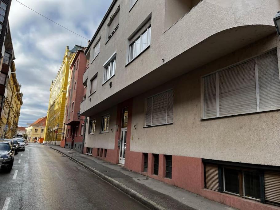 Downtown Studio Apartman Πετς Εξωτερικό φωτογραφία