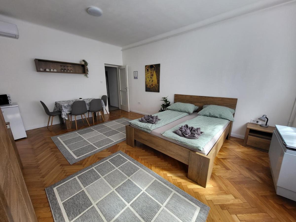Downtown Studio Apartman Πετς Εξωτερικό φωτογραφία